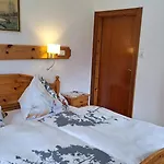 Peterhof - Komm Als Gast & Geh Als Freund *
