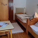 Peterhof - Komm Als Gast & Geh Als Freund