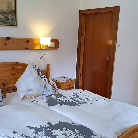 Peterhof - Komm Als Gast & Geh Als Freund *