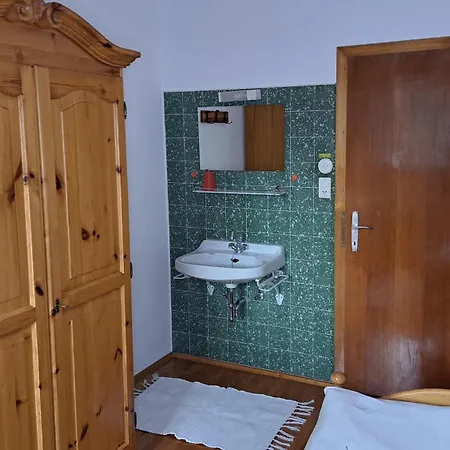 Peterhof - Komm Als Gast & Geh Als Freund הינטרסטודר