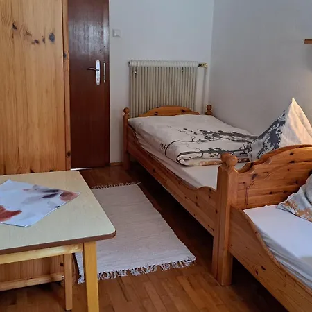 Peterhof - Komm Als Gast & Geh Als Freund