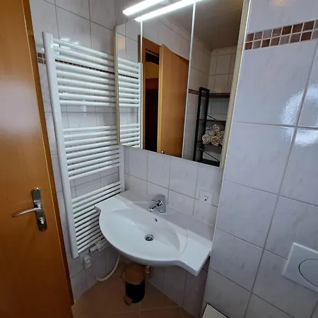 Peterhof - Komm Als Gast & Geh Als Freund הינטרסטודר