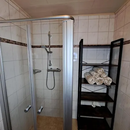 Peterhof - Komm Als Gast & Geh Als Freund * הינטרסטודר