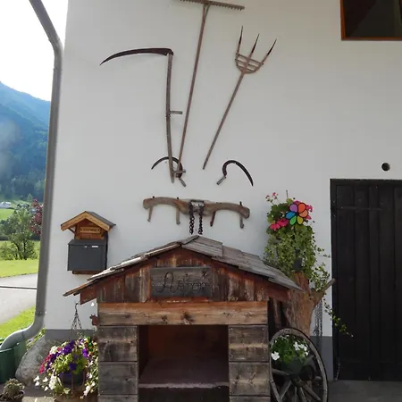 Peterhof - Komm Als Gast & Geh Als Freund