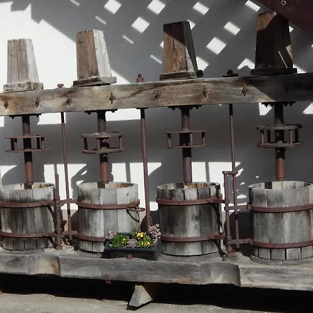 Peterhof - Komm Als Gast & Geh Als Freund Çiftlik konaklama *