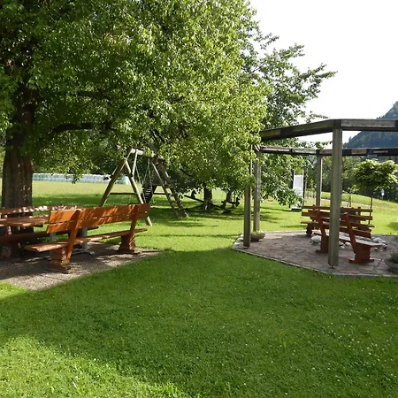 Peterhof - Komm Als Gast & Geh Als Freund *