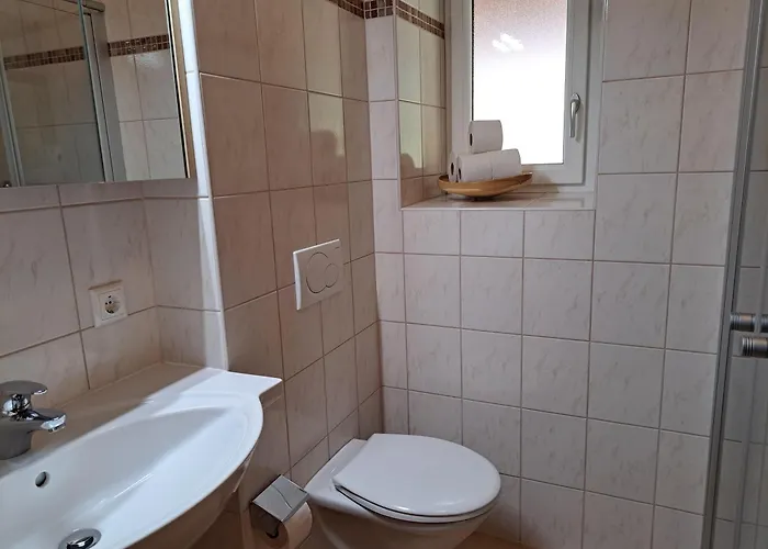 Peterhof - Komm Als Gast & Geh Als Freund *